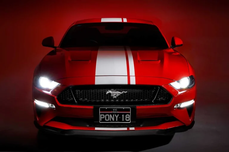 Ford Mustang (2015-დან დღემდე): ამერიკული ხატი, რომელიც დროს უძლებს 🐎✨